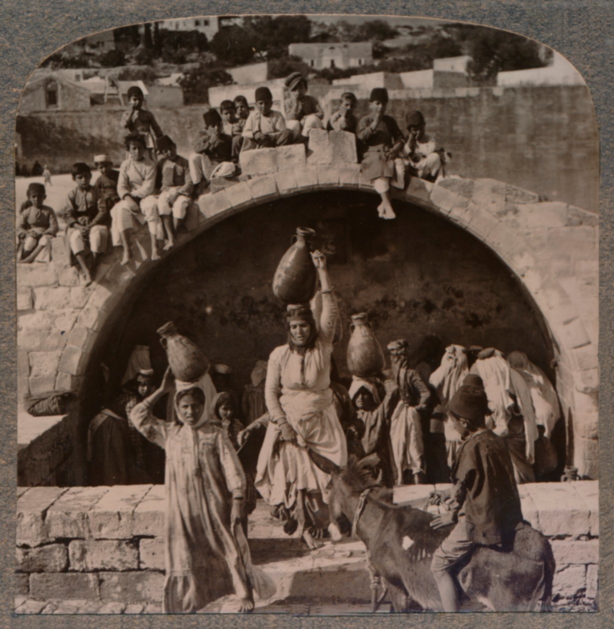 The Fountain of the Virgin, Nazareth, c1900 af Unbekannt