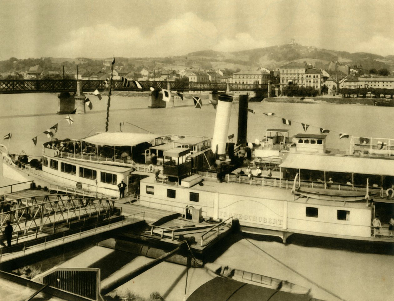 Franz Schubert-dampskibet på Donau-floden, Linz, Øvre Østrig, c1935. af Unbekannt