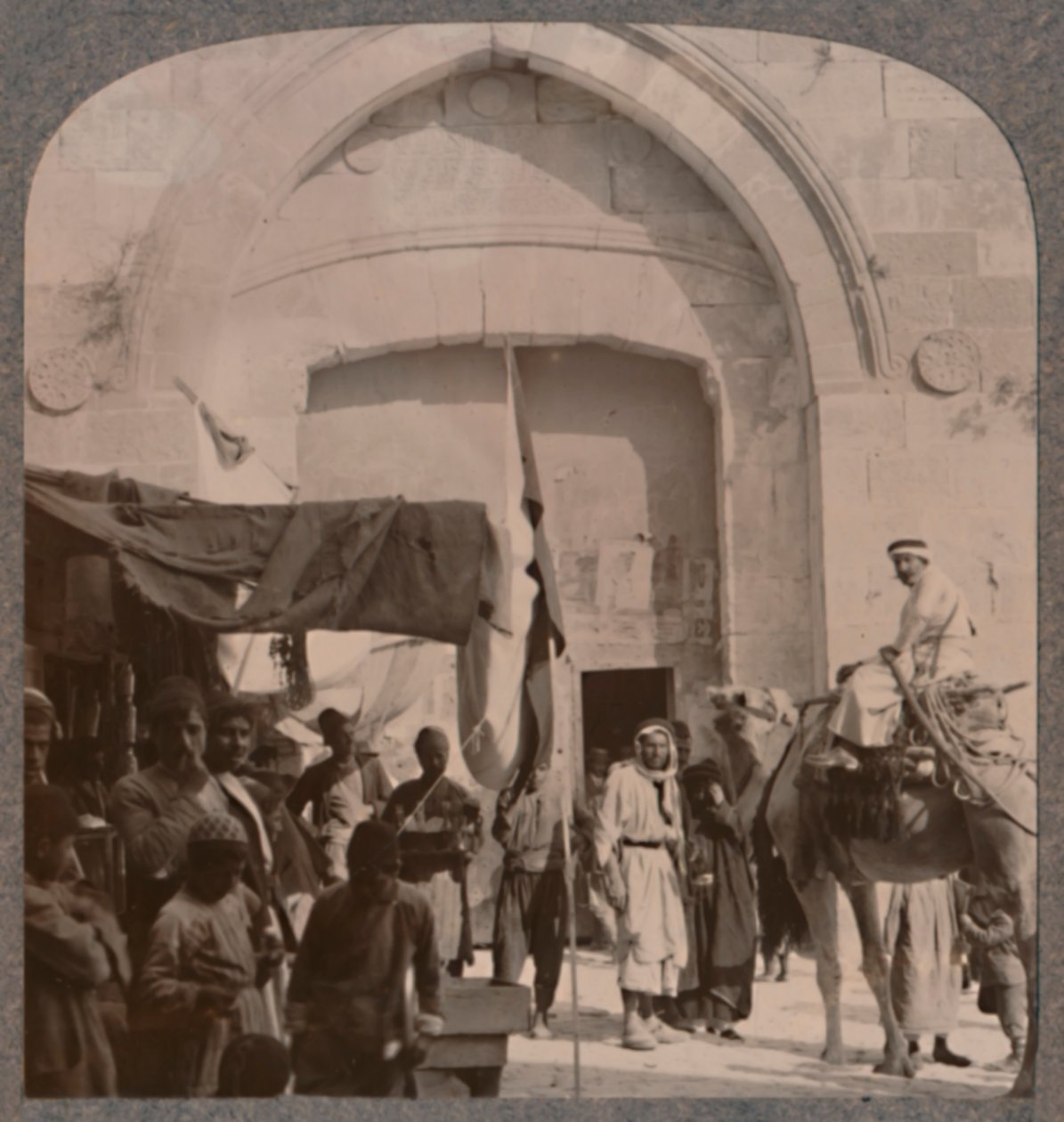 Jaffa-porten lukkede og viser Needles Eye, Jerusalem, c1900 af Unbekannt