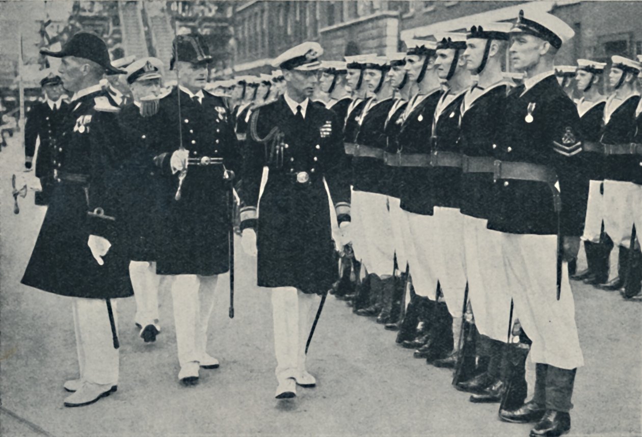 Kongen åbner Navy Week i Portsmouth, c1935, 1937. af Unbekannt