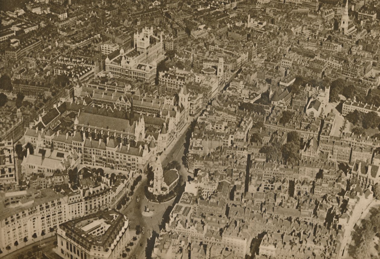 The Lair of the Law as Few Londoners Ever See It: The Temple and the Courts of Justice, c1935. af Unbekannt