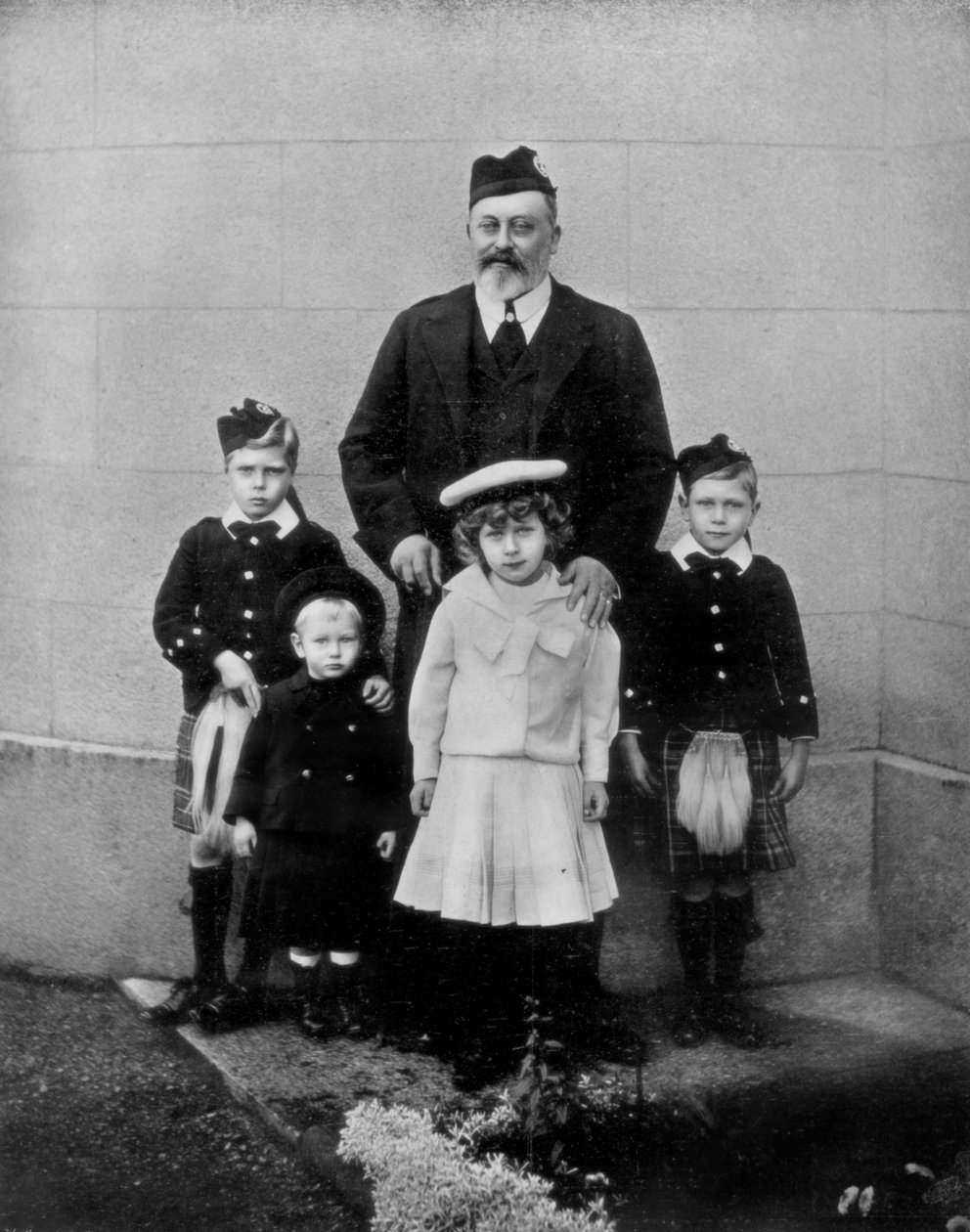 Den afdøde konge og nogle af hans børnebørn, c19102-1910 1910 af Unbekannt