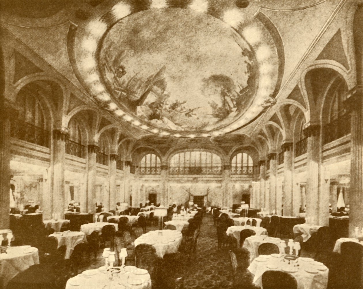 Den overdådigt udsmykkede hovedspisestue i Leviathan., c1930. af Unbekannt