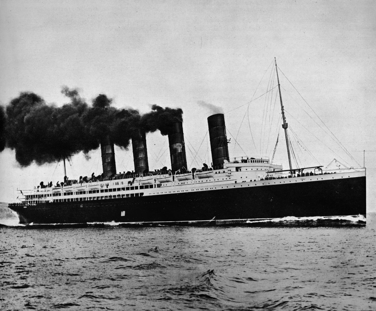 Lusitania i fuld fart, 1915 af Unbekannt