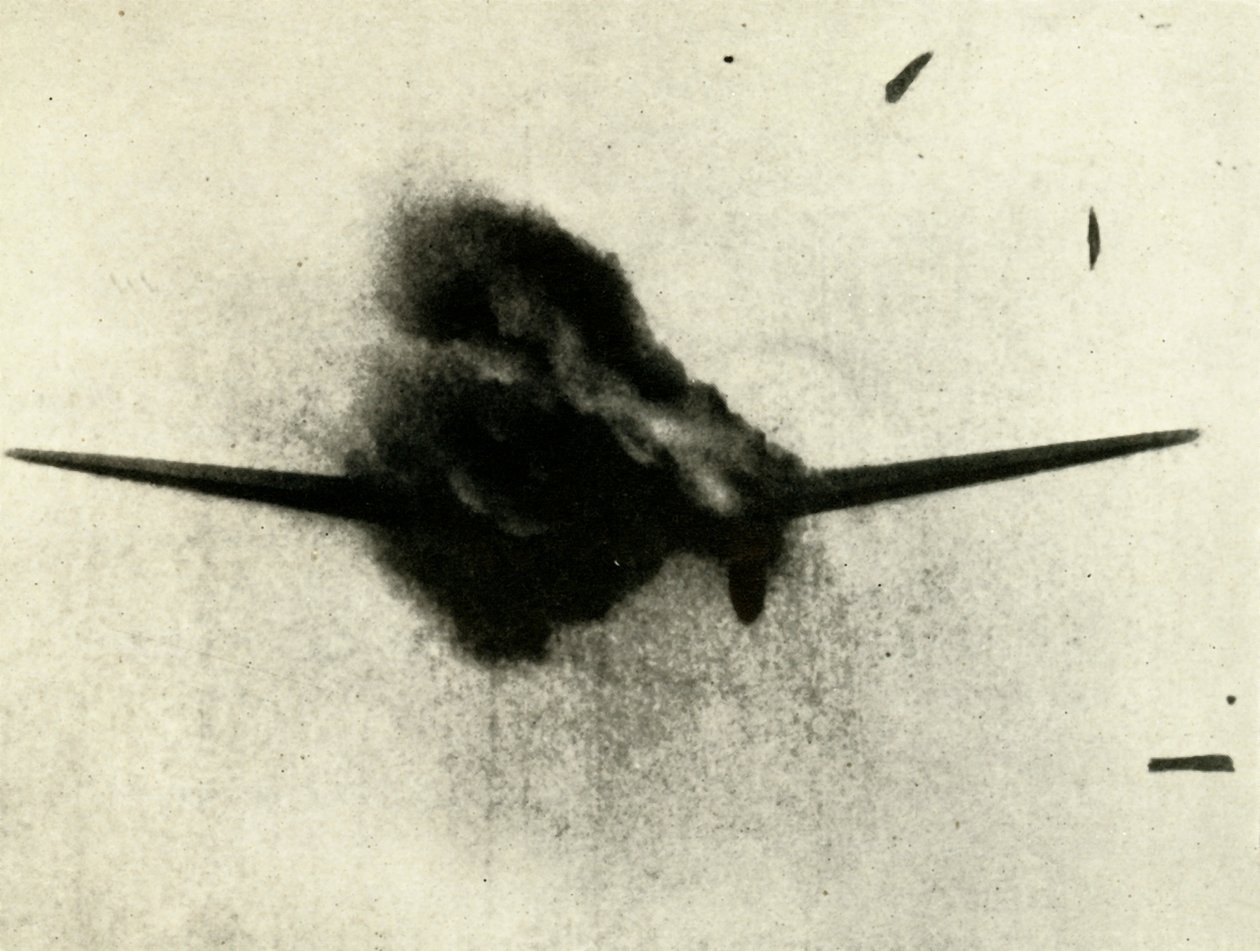 The Moment of Victory: A Heinkel III About To Go In, 1939-1940, 1941. af Unbekannt