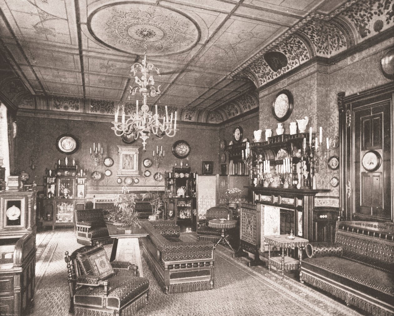 The Morning Room, Clarence House, London, 1894. af Unbekannt
