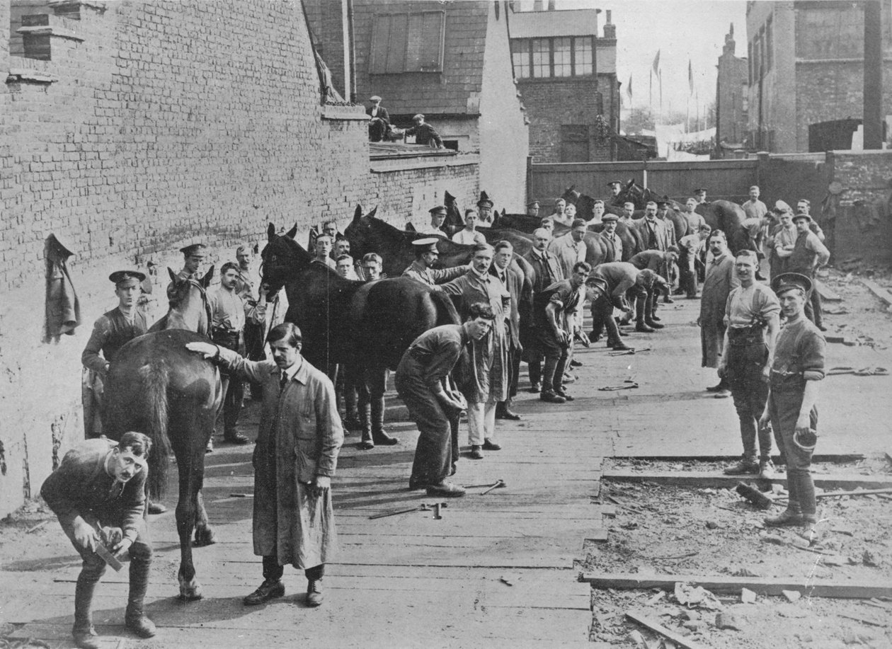 Den nye hær under træning på Hovslagerskolen, 1915 af Unbekannt