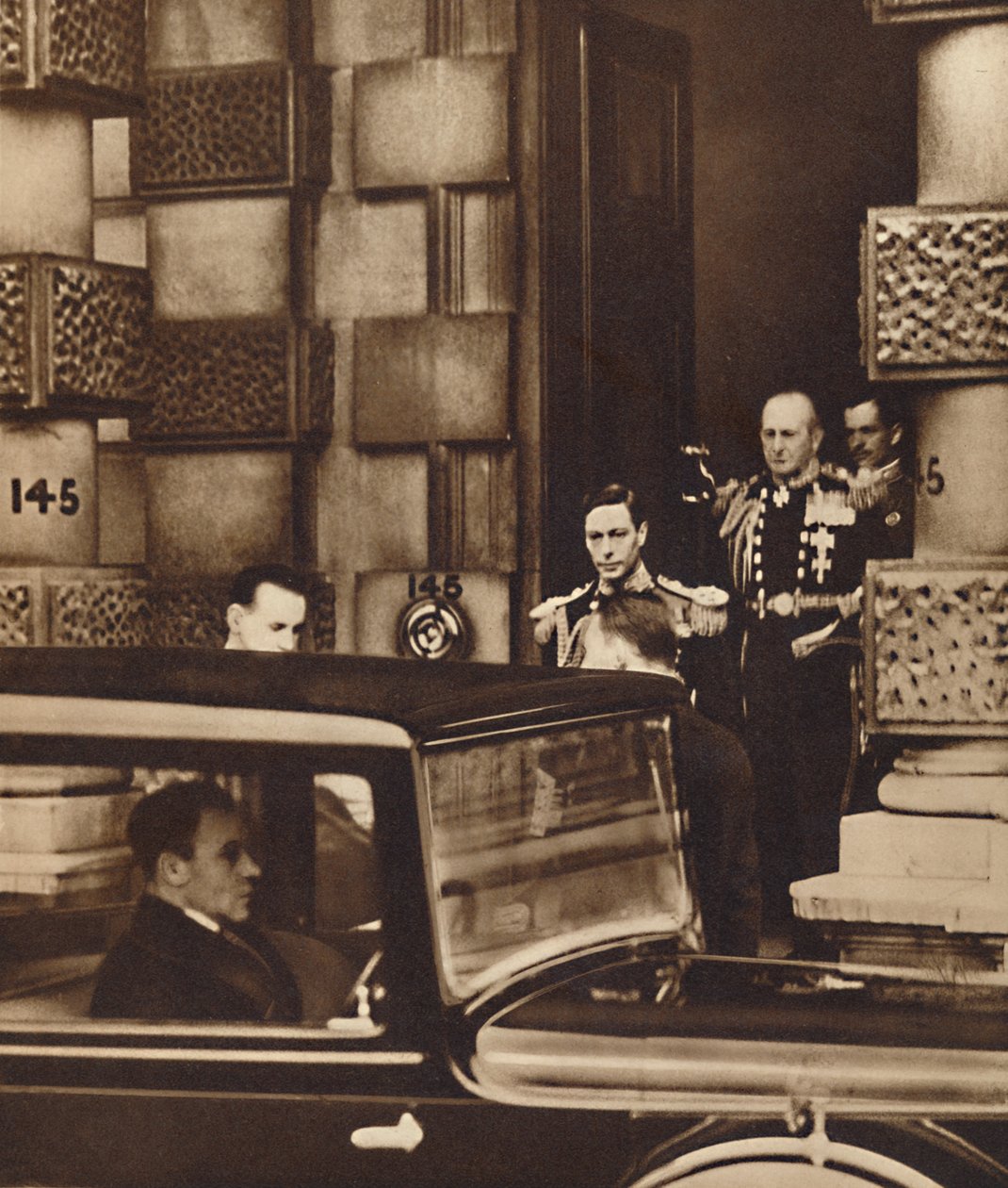 The New Reign Dawns, 1936 1937 af Unbekannt