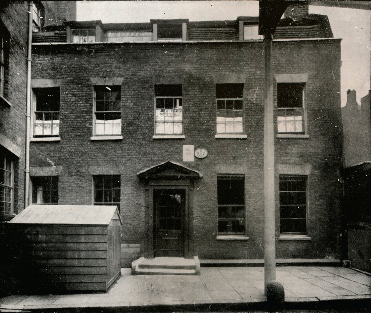 The Old Farm-House ved Tottenham Court Road, c1913 af Unbekannt