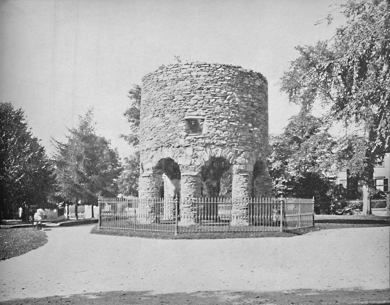 The Old Norse, Tower, Newport, R.I., c1897. af Unbekannt
