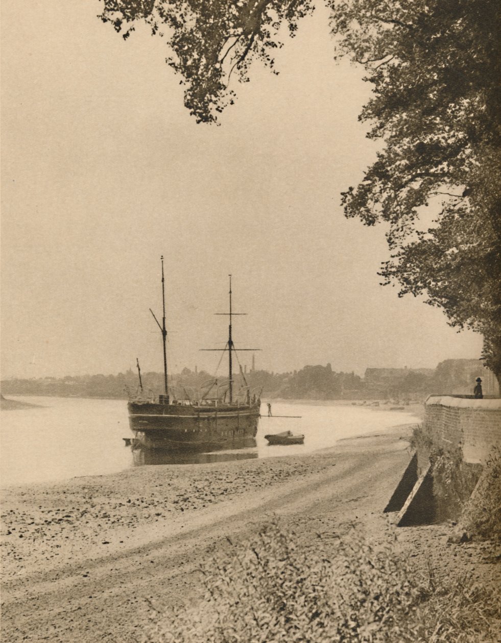 The Old Stork at Her Moorings Off Chiswick Mall, c1935. af Unbekannt
