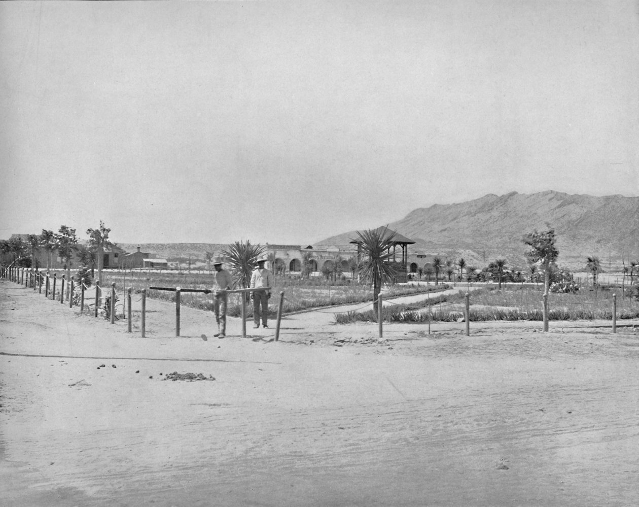 The Plaza, El Paso, Texas, c1897. af Unbekannt