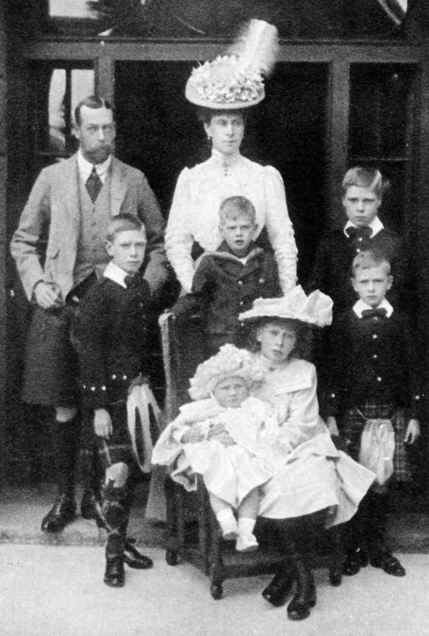 Prinsen og Prinsessen af Wales og deres børn, Abergeldie, Skotland, 1906 af Unbekannt