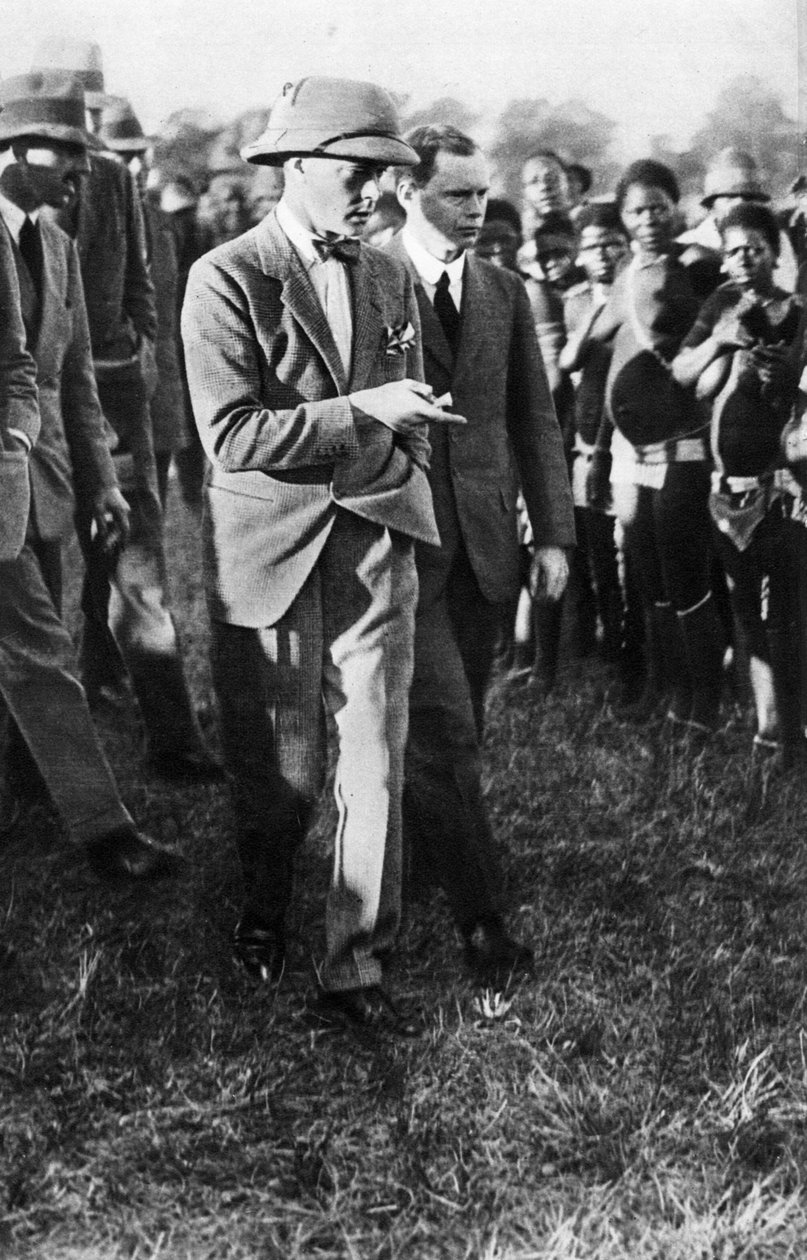 Prinsen af Wales og en gruppe Usuta-dansere, Zululand, 1925 af Unbekannt