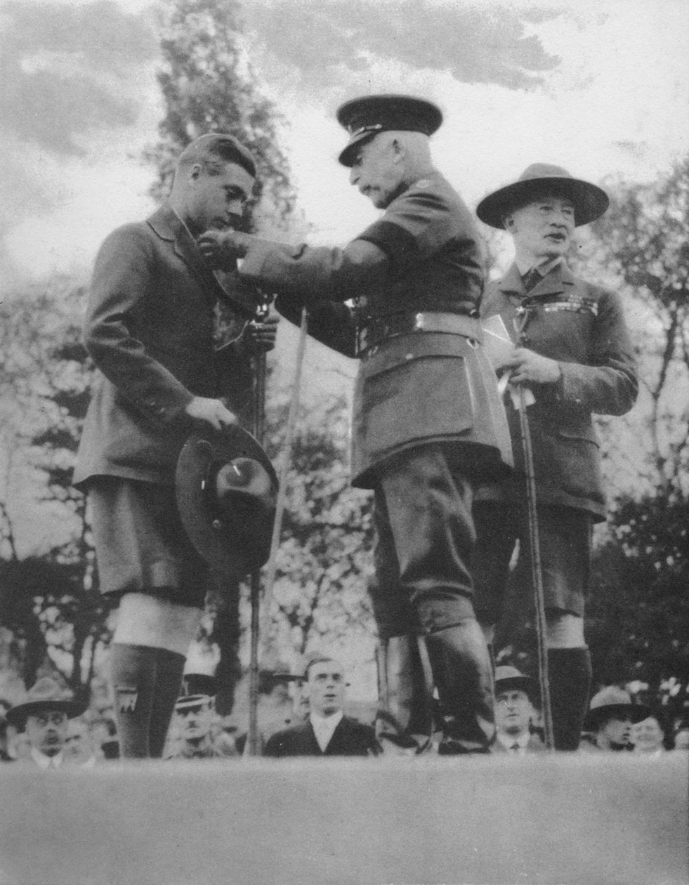 Prinsen af Wales blev investeret med sølvulven af hertugen af Connaught, 1922 1936. af Unbekannt