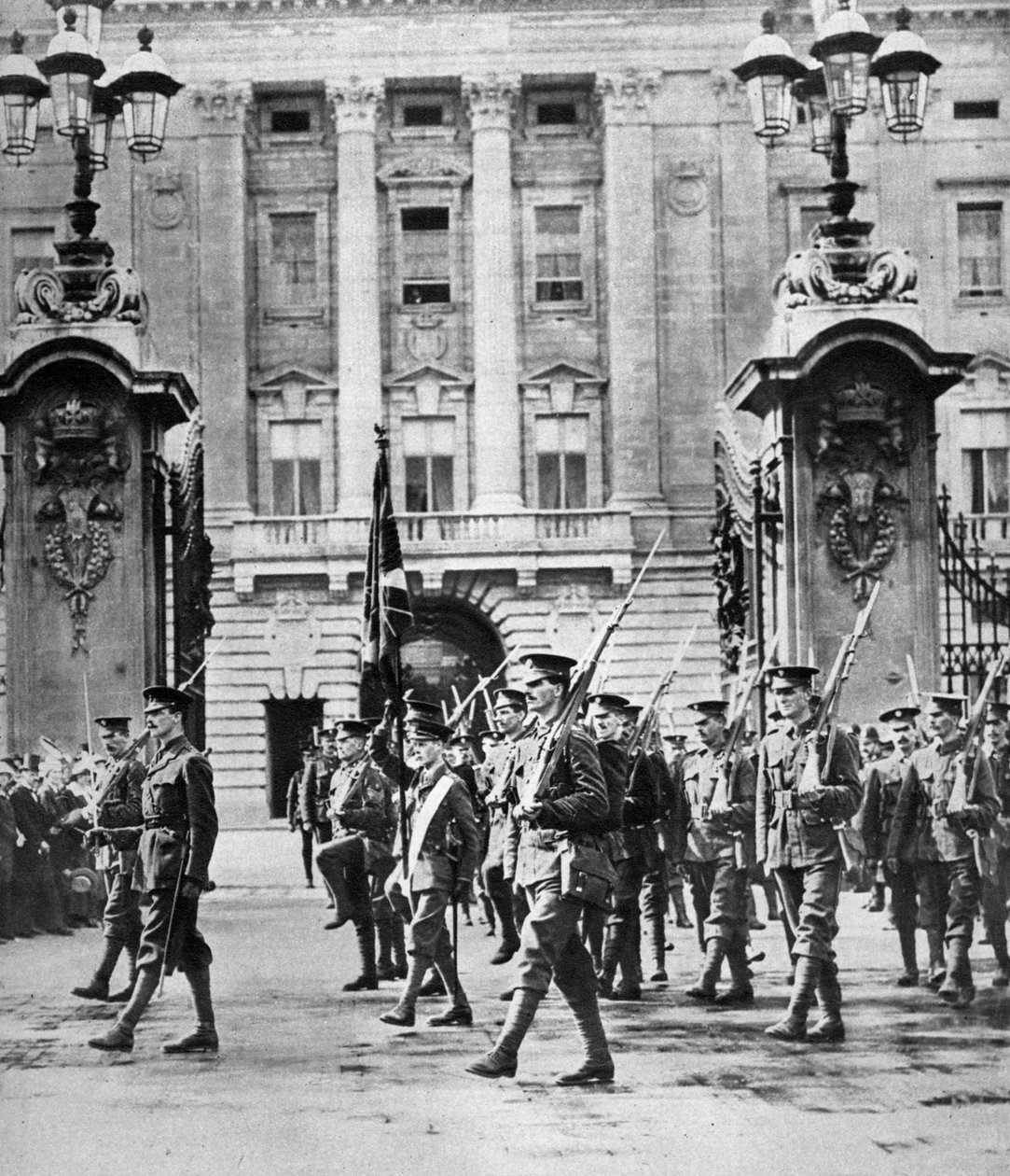 Prinsen af Wales bestilt i Grenadier Guards, London, august 1914 af Unbekannt