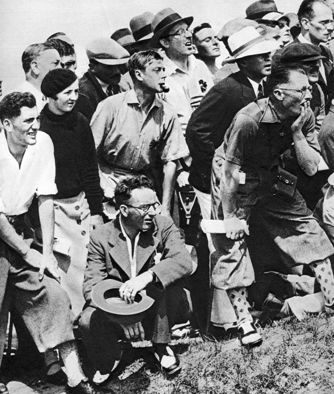 Prinsen af Wales ryger pibe ved Open Golf Championship, St. Andrews, c1930