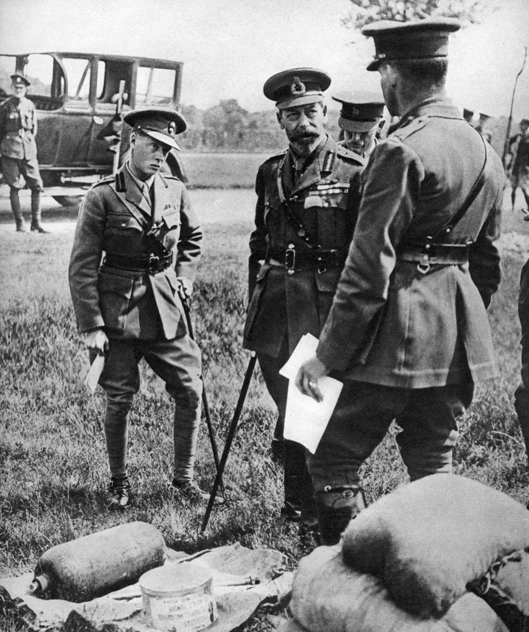 Prinsen af Wales med George V, på en gasskole under Første Verdenskrig, 1914-1918 af Unbekannt