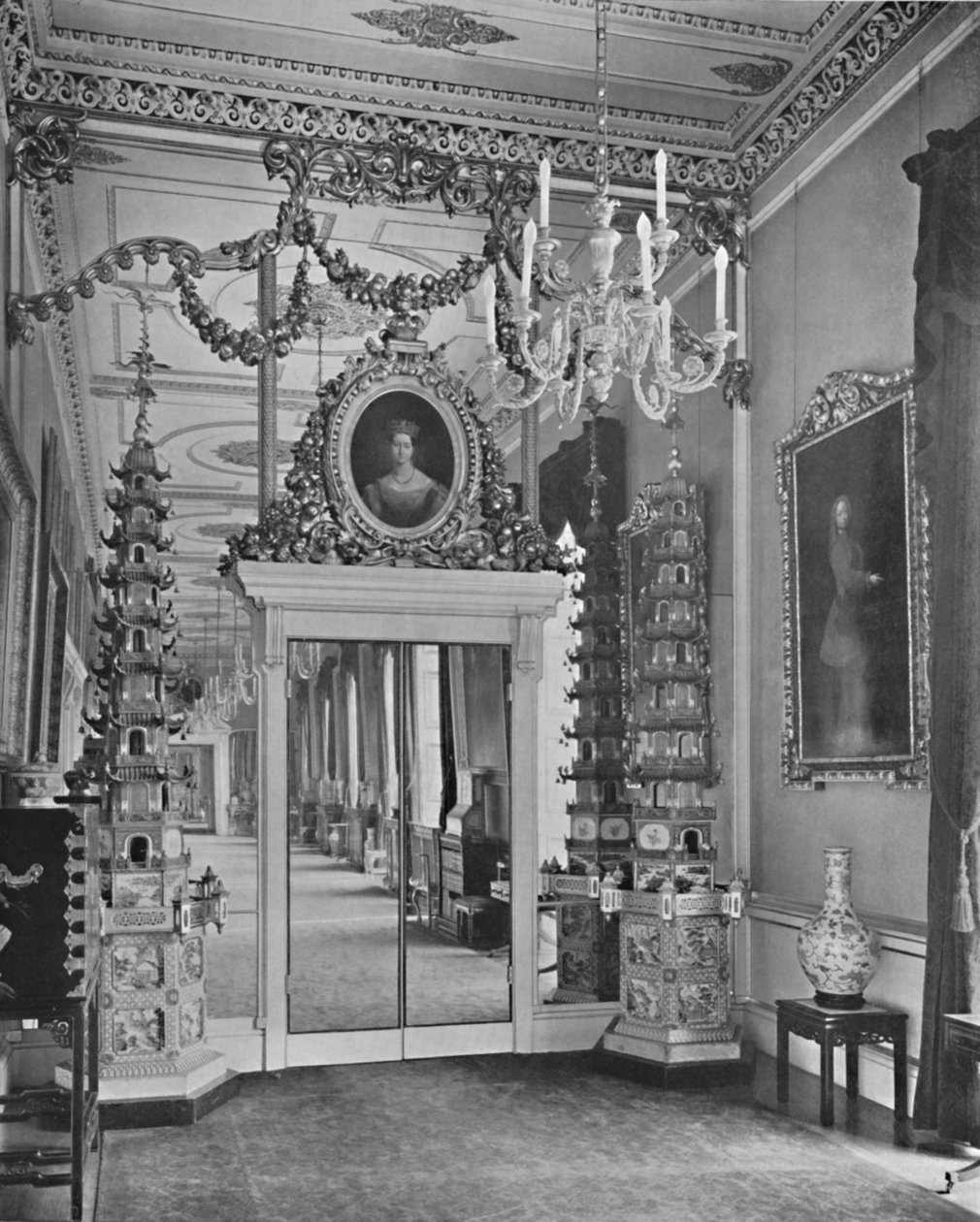 Hovedkorridoren, Buckingham Palace, South End, 1939 af Unbekannt