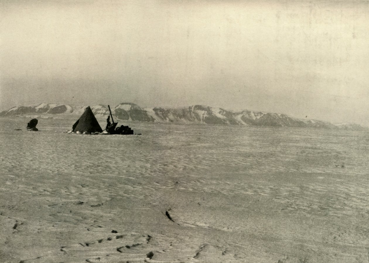 Queen Alexandra Range fotograferet på vej ned ad gletsjeren, c1908, 1909 af Unbekannt