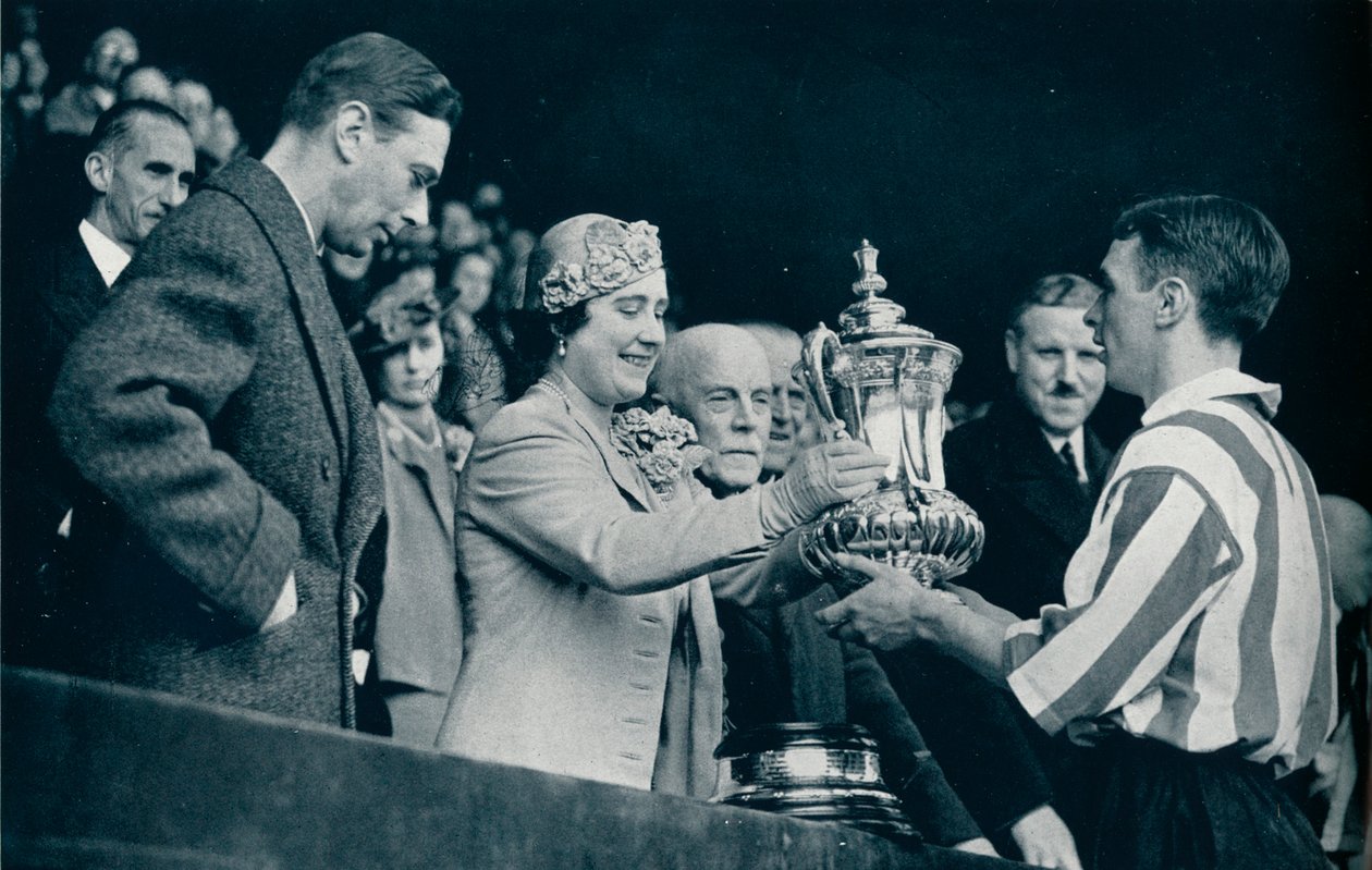 Dronningen præsenterer Pokalen, 1937 af Unbekannt