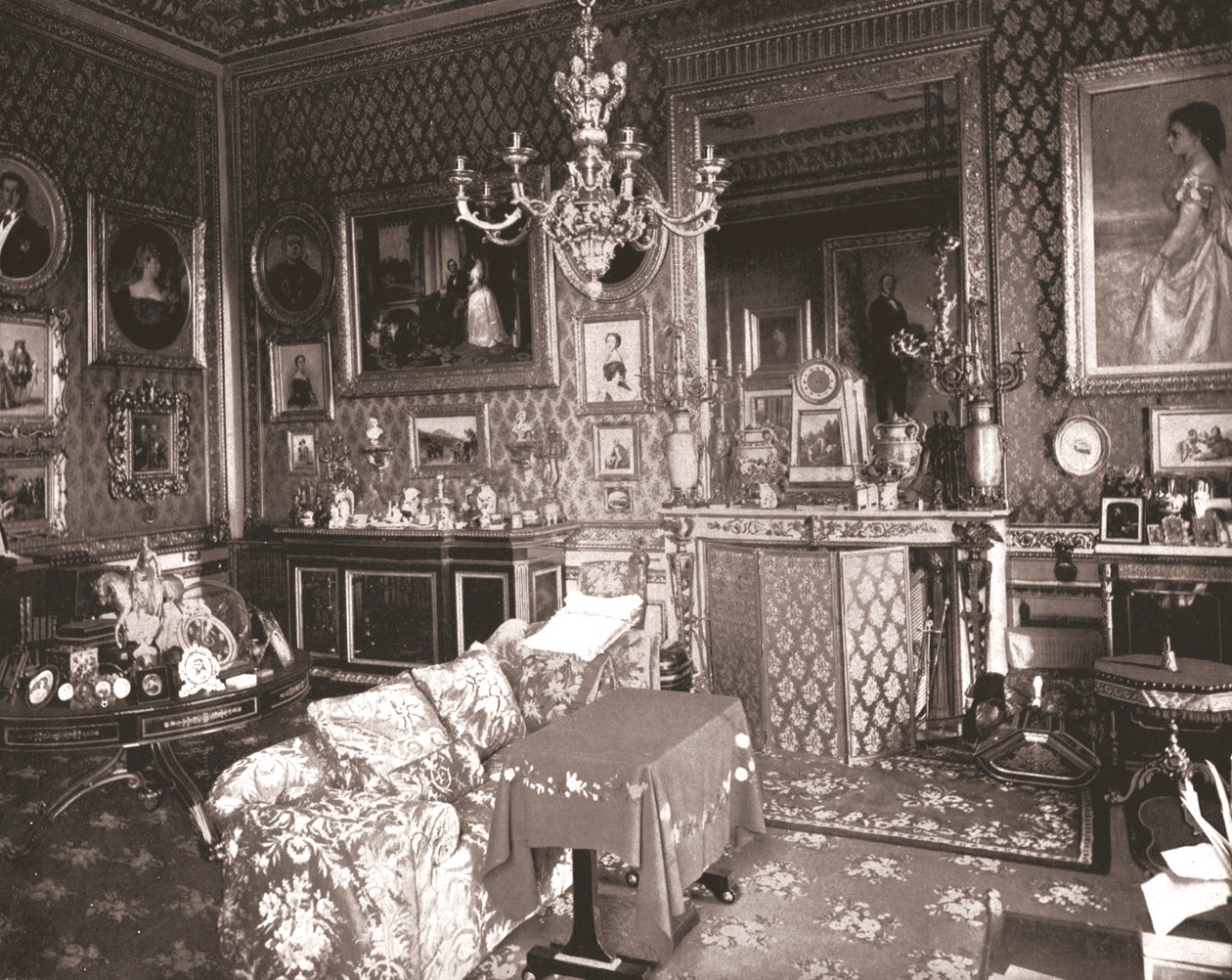 The Queens Sitting Room, Windsor Castle, Berkshire, 1894. af Unbekannt