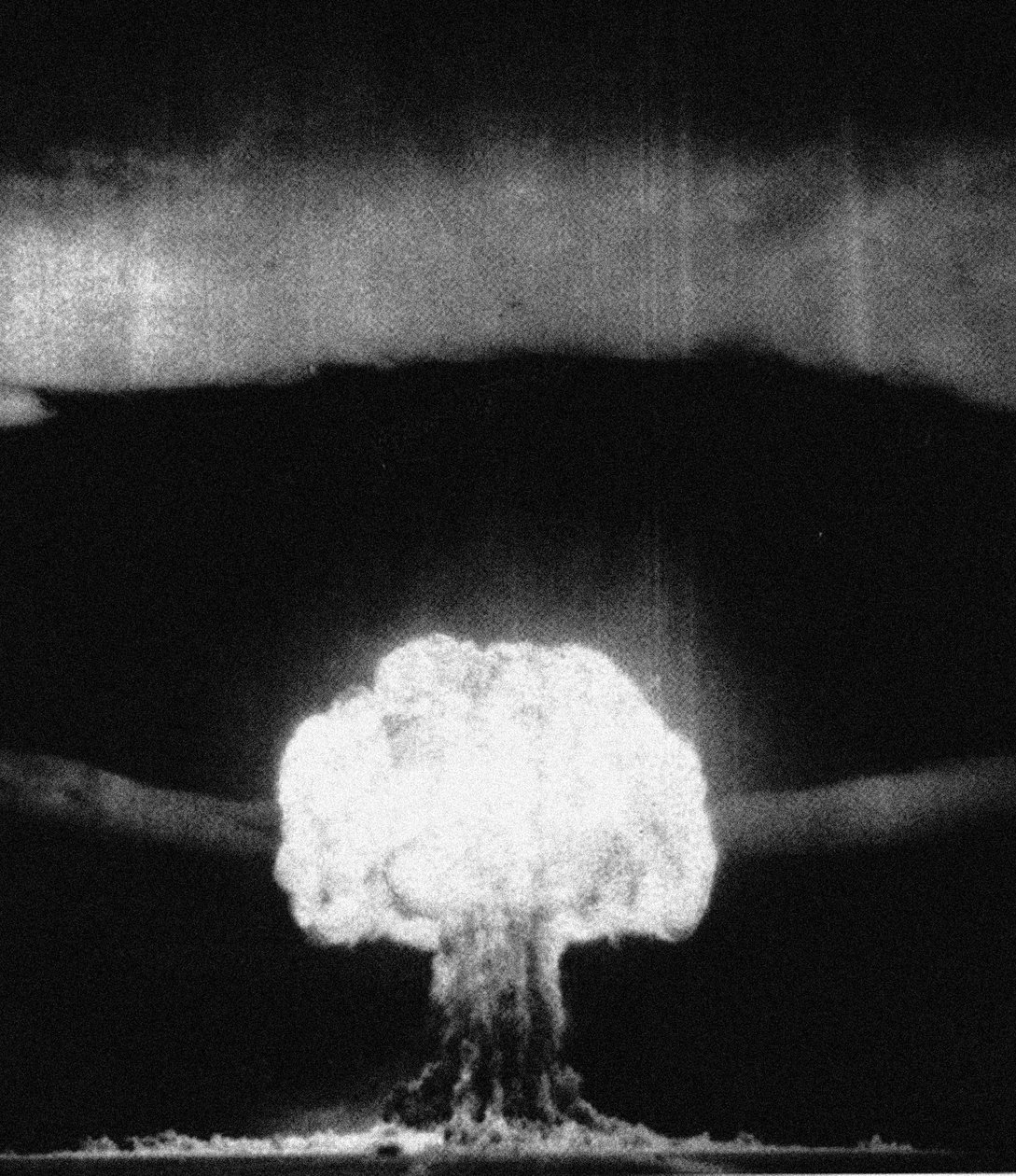 RDS-6s enheden, den første sovjetiske test af et termonuklear våben kaldet Joe 4 den 12. august 1953 af Unbekannt