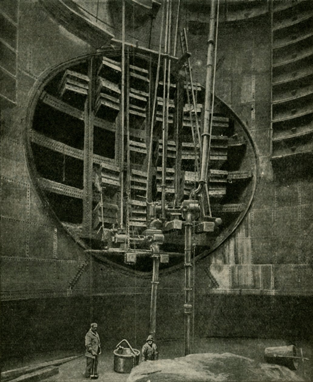 Skakten, der fører til indgangen til Blackwall-tunnelen, 1901. af Unbekannt