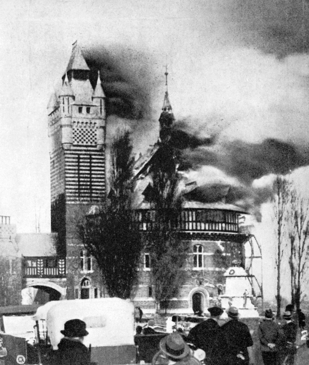 Shakespeare Memorial Theatre bliver ødelagt af brand, marts 1926 1936 af Unbekannt