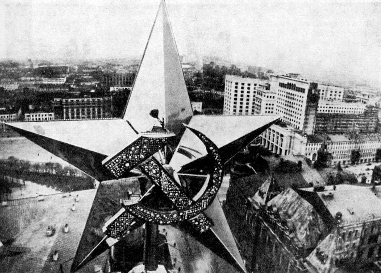 Den sovjetiske stjerne overvinder Nikolsky-tårnet i Kreml, Moskva, 1935 af Unbekannt