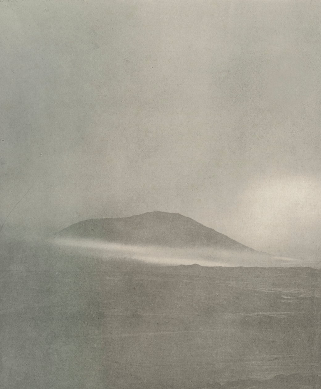Begyndelsen på en snestorm...drift på vej rundt Mount Erebus, c1908, 1909 af Unbekannt
