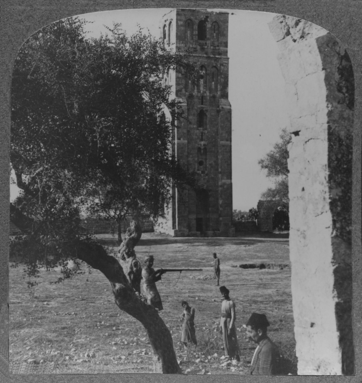 Tårnet i Ramleh, der siges at være minareten i en stor moské, ca. 1900 af Unbekannt