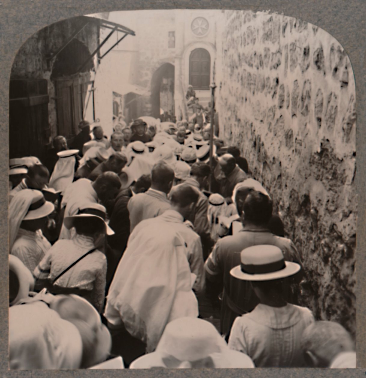 Via Dolorosa fra Antonio Tower til Den Hellige Gravs Kirke, c1900 af Unbekannt