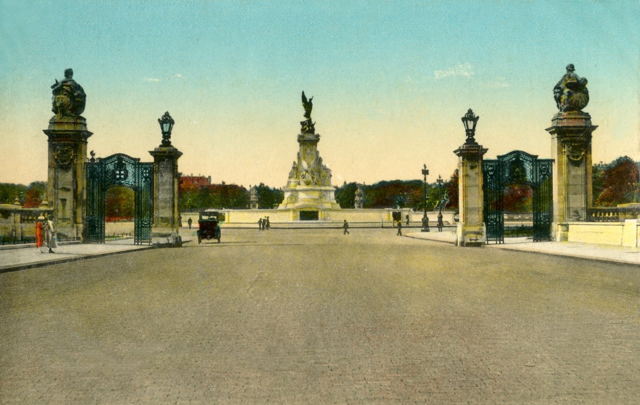 Victoria Memorial, Buckingham Palace, London, c1910. af Unbekannt