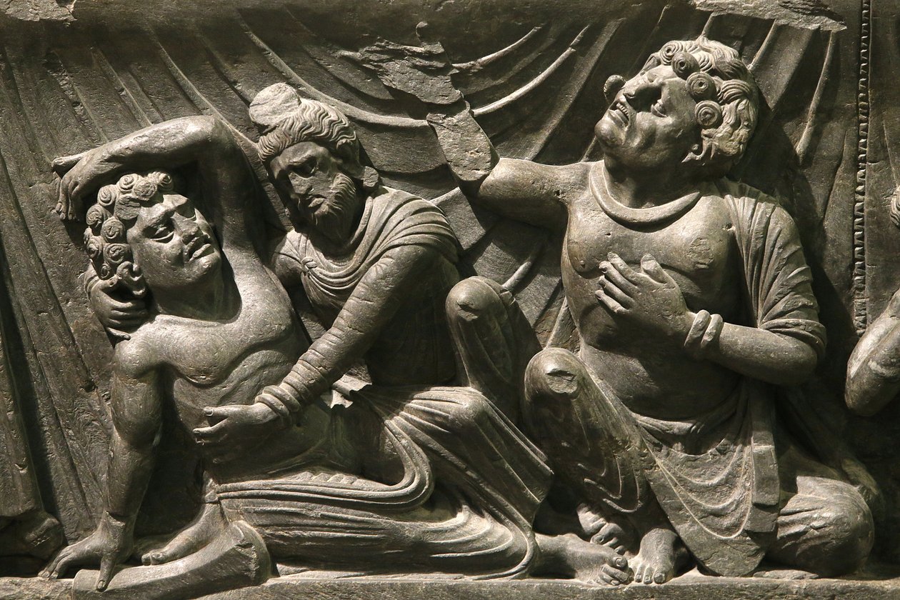 Victoria and Albert Museum. En del af et relief af Buddhas død (parinirvana). 200-400. Kushan periode. Schist. Gandhara/Nordvest Pakistan. Det Forenede Kongerige af Unbekannt