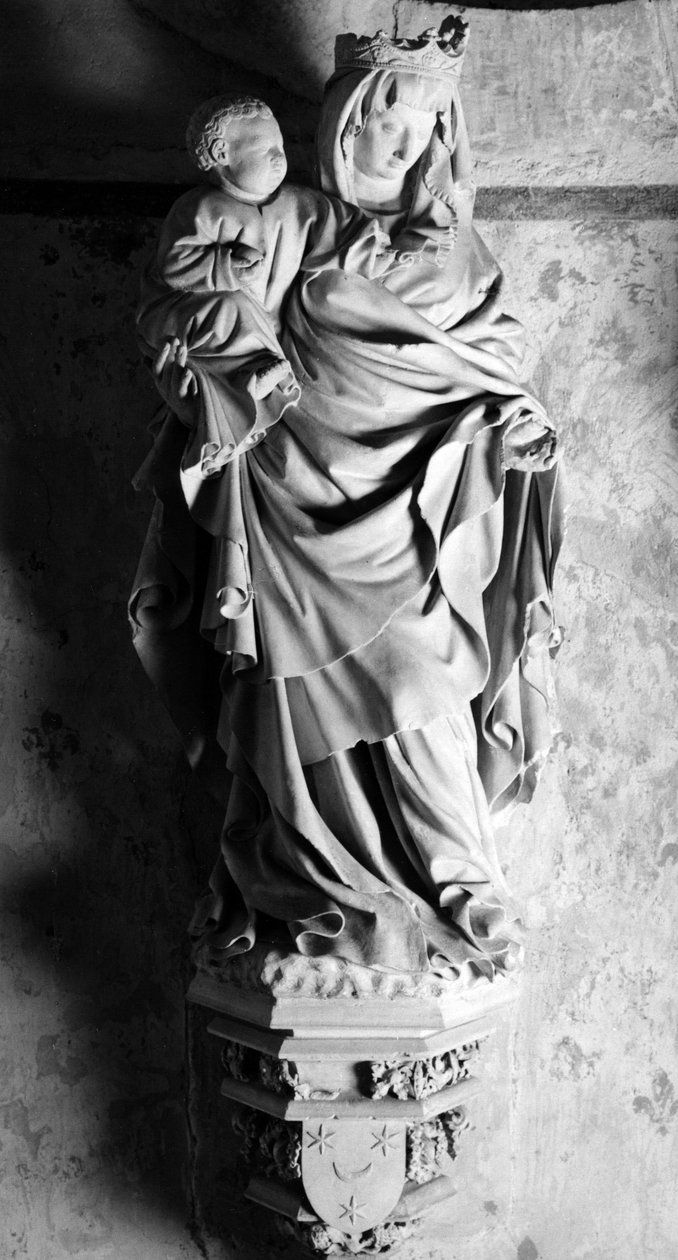 Jomfru- og børneskulpturen tilskrevet Johannes af Huerta (1414-1461). Det 15. århundredes kirke for den kollegiale Saint John the Baptist af Rover i sletten (Gold Coast) af Unbekannt