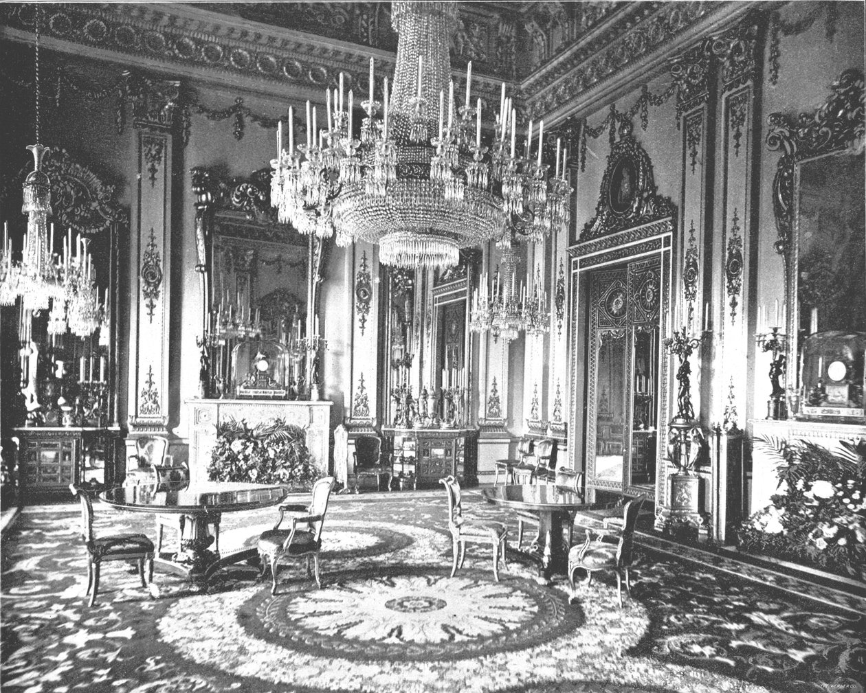 The White Drawing Room, Buckingham Palace, London, 1894. af Unbekannt