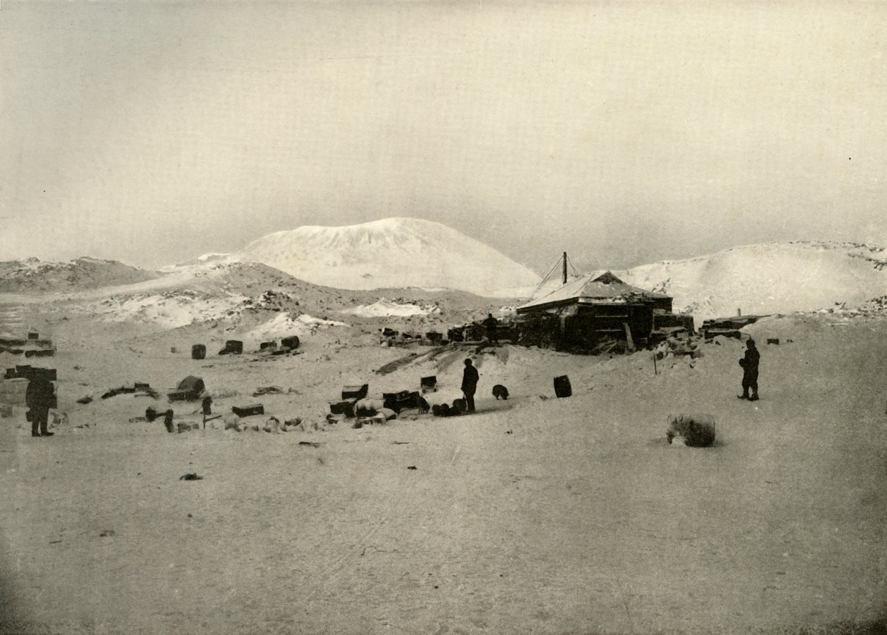 Vinterkvarteret. Med Mount Erebus i baggrunden, c1908, 1909 af Unbekannt