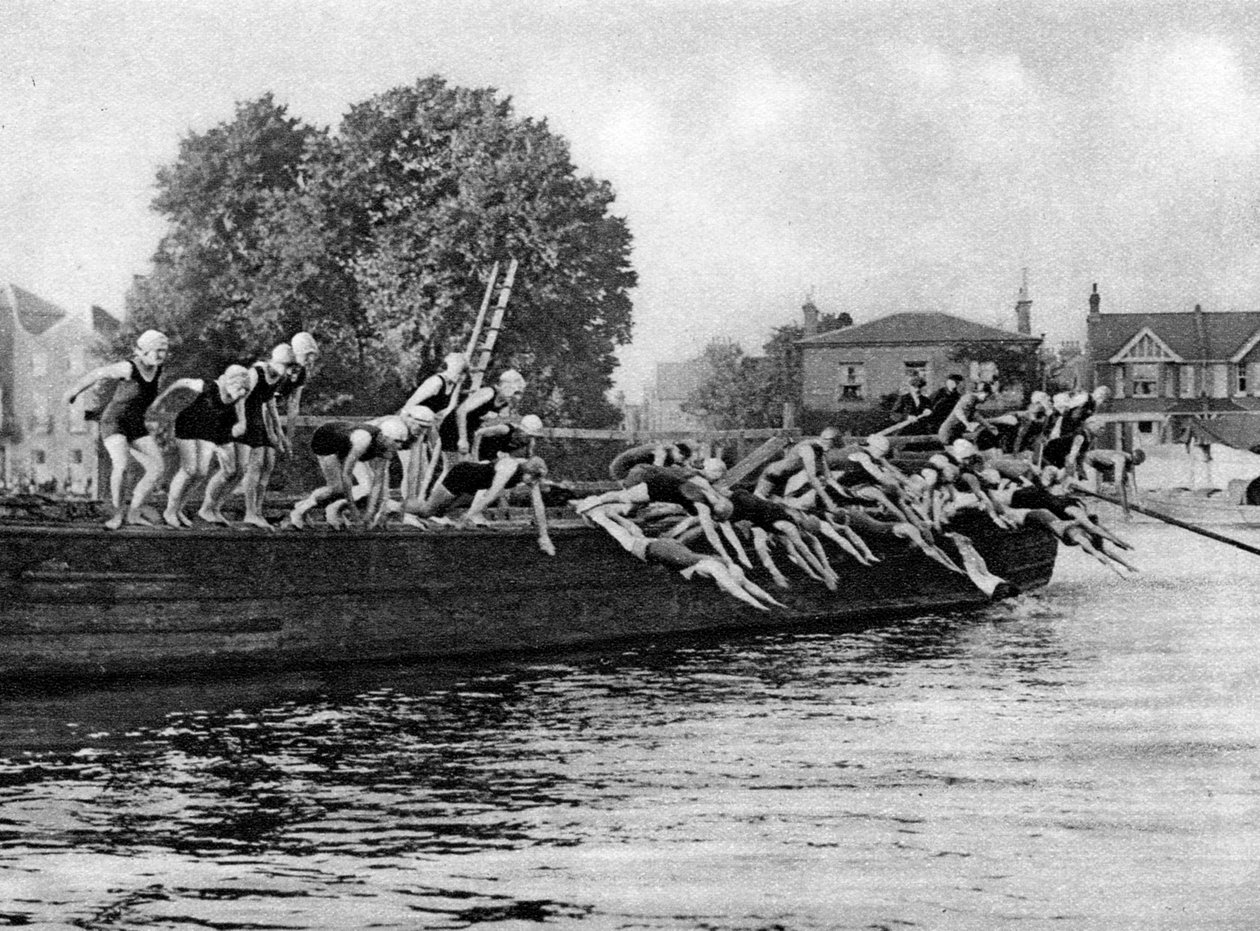 Det årlige Kew to Putney damesvømmeløb, London, 1926-1927 af Unbekannt