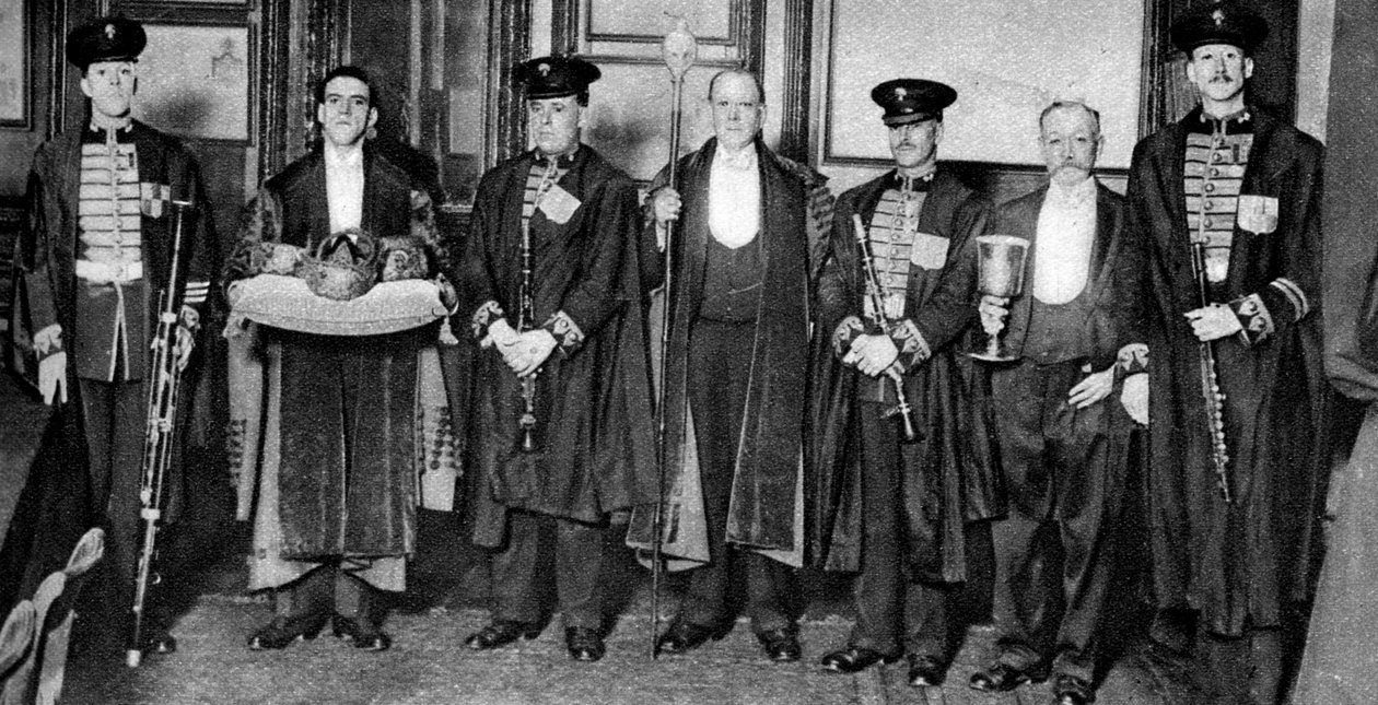 Den årlige ceremoni for at vælge en ny mester til Saddlers Company, London, 1926-1927 af Unbekannt