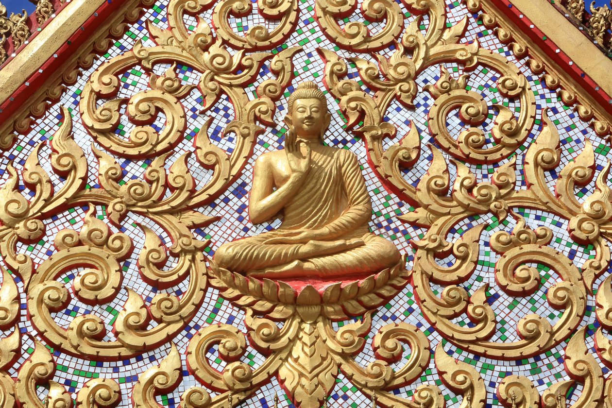 Buddhas første prædiken holdt efter at have nået oplysningstiden. Wat Si Sou Mang Karam-templet. Vieng Vang. Laos, 20151102, Vieng Vang, Laos af Unbekannt