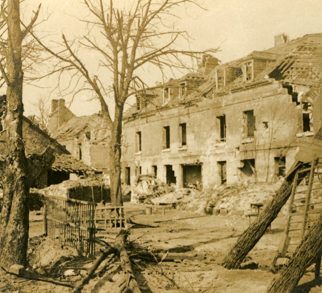 Glasværket i Soissons, Nordfrankrig, c1914-c1918 af Unbekannt