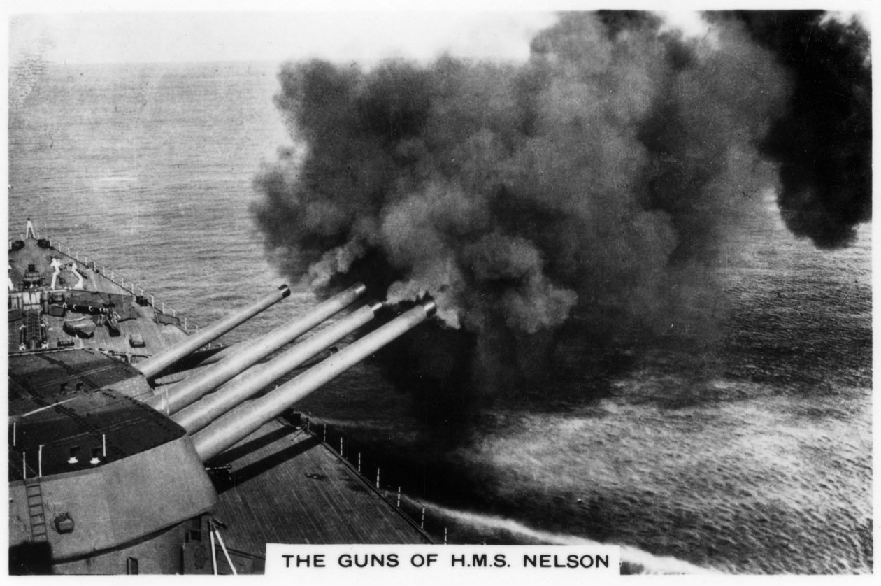 Kanonerne fra slagskibet HMS Nelson skyder, 1937 af Unbekannt