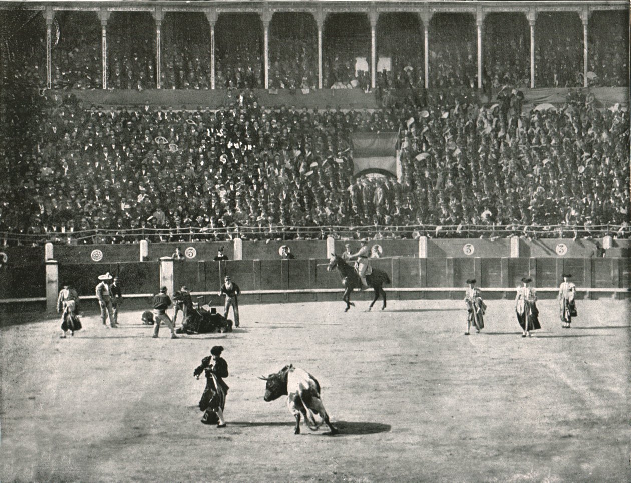 Tyrefægterarenaens indre, Madrid, Spanien, 1895. af Unbekannt