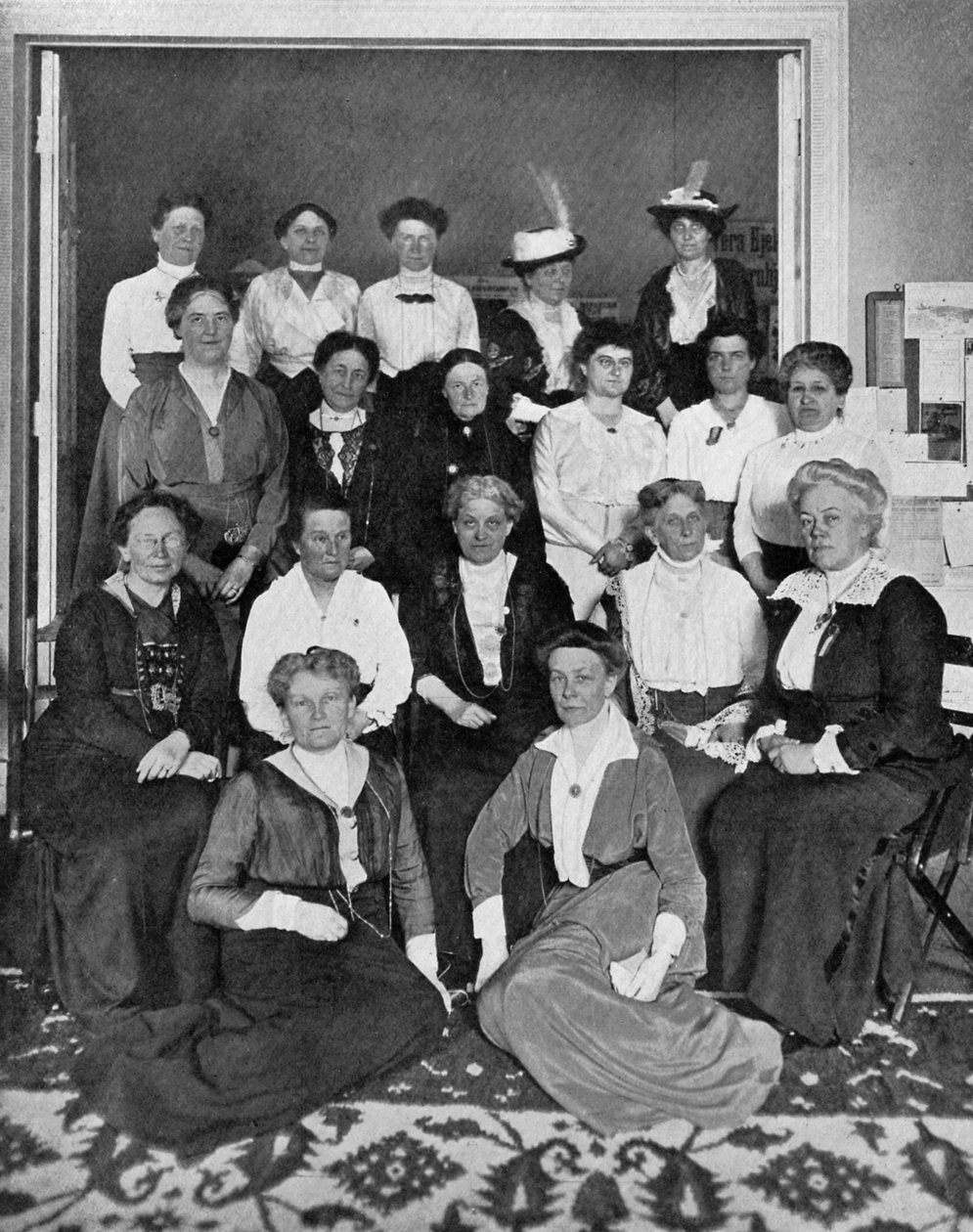 Den internationale samling af kvindelige valgretsarbejdere, 1914, c1920 af Unbekannt