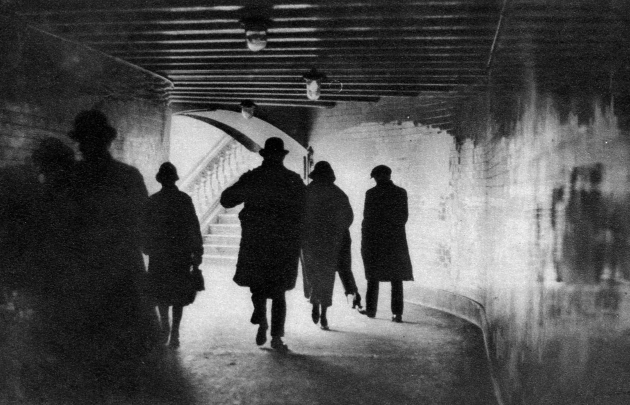 Mundingen af en metro ved Themsen, London, 1926-1927 af Unbekannt