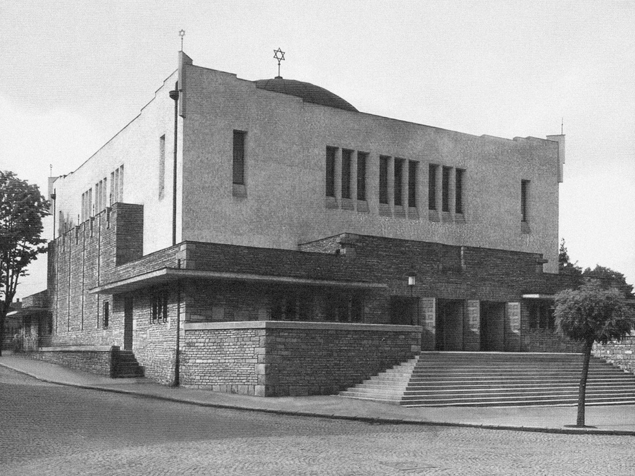 Den nybyggede Neolog synagoge i Zilina Slovakiet, designet af Peter Behrens i 1928 af Unbekannt