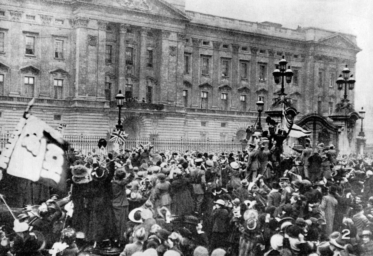 Den officielle meddelelse om våbenhvilen bliver læst, Buckingham Palace, 1918 1936 af Unbekannt
