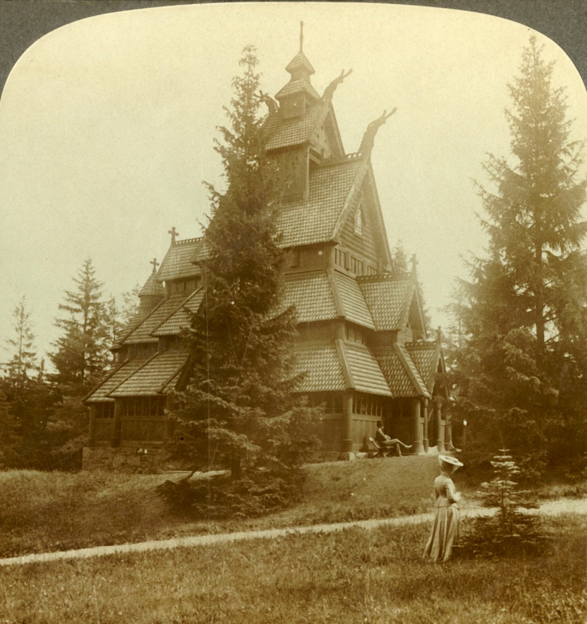 Den gamle kirke i Gol, en malerisk 12. århundrede. Bygning ved Osoarshal, Norge, c1905. af Unbekannt