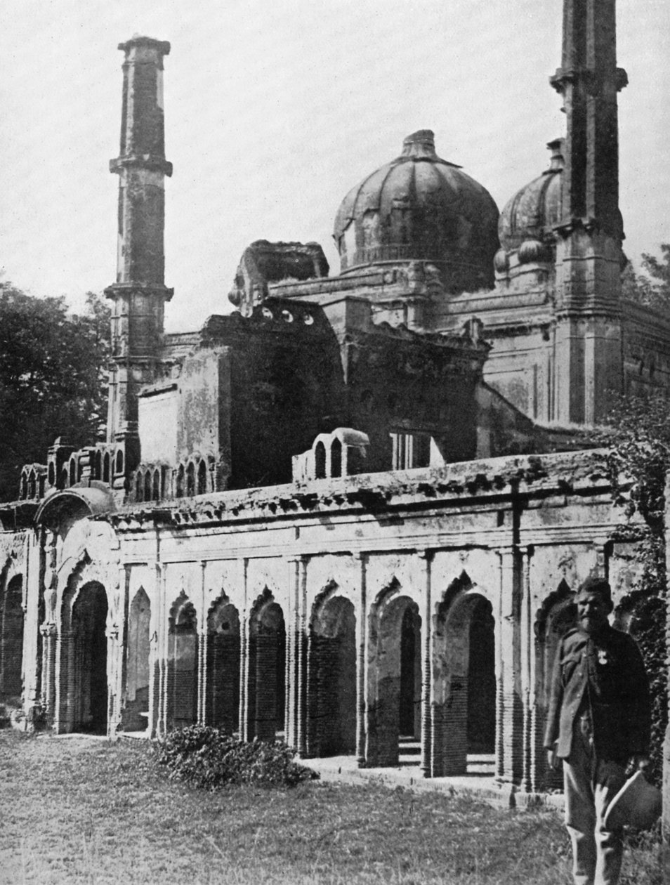 Den gamle moske i Lucknow, Indien, c1920 af Unbekannt